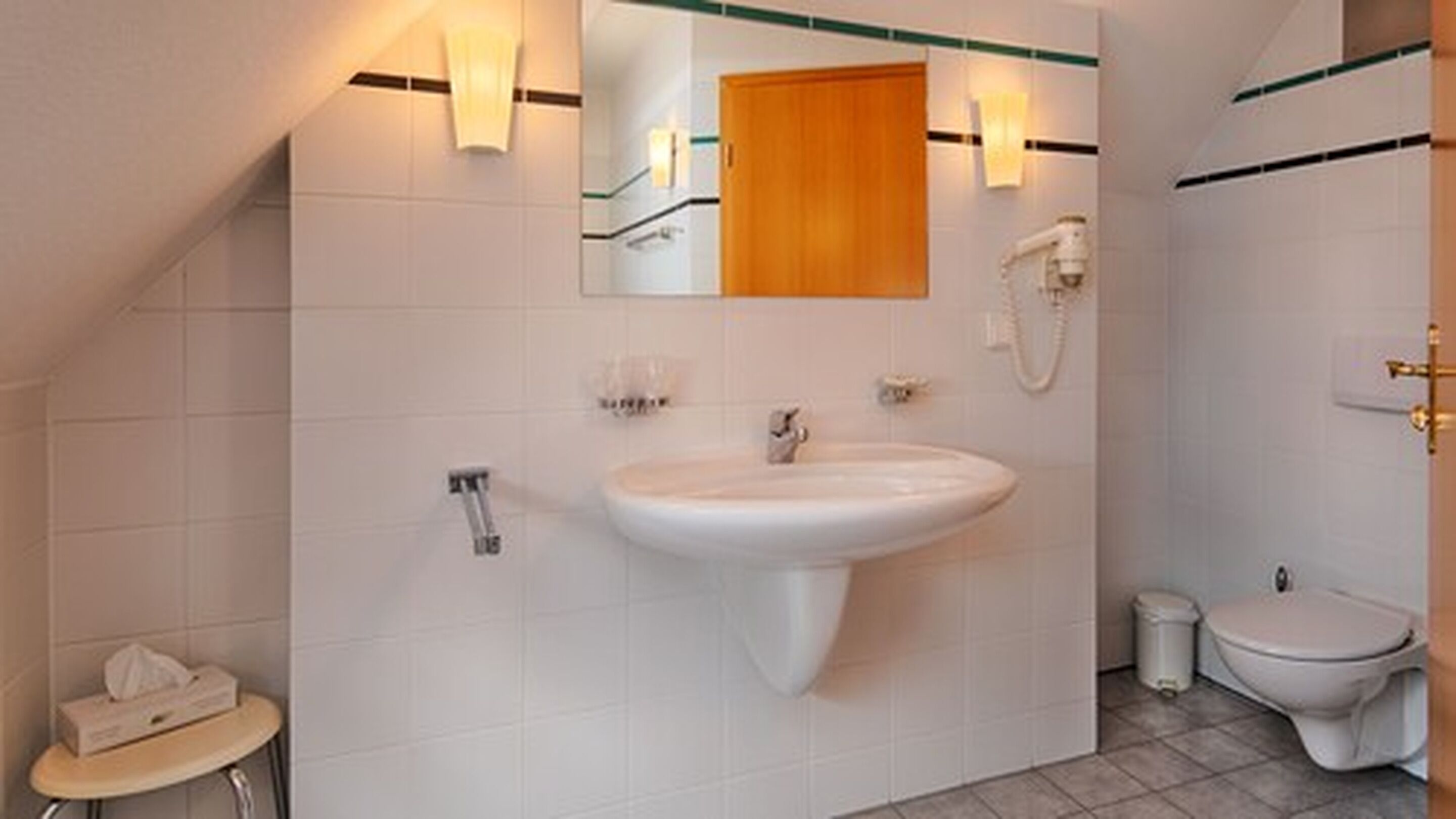 comfort duplex | bathroom sink