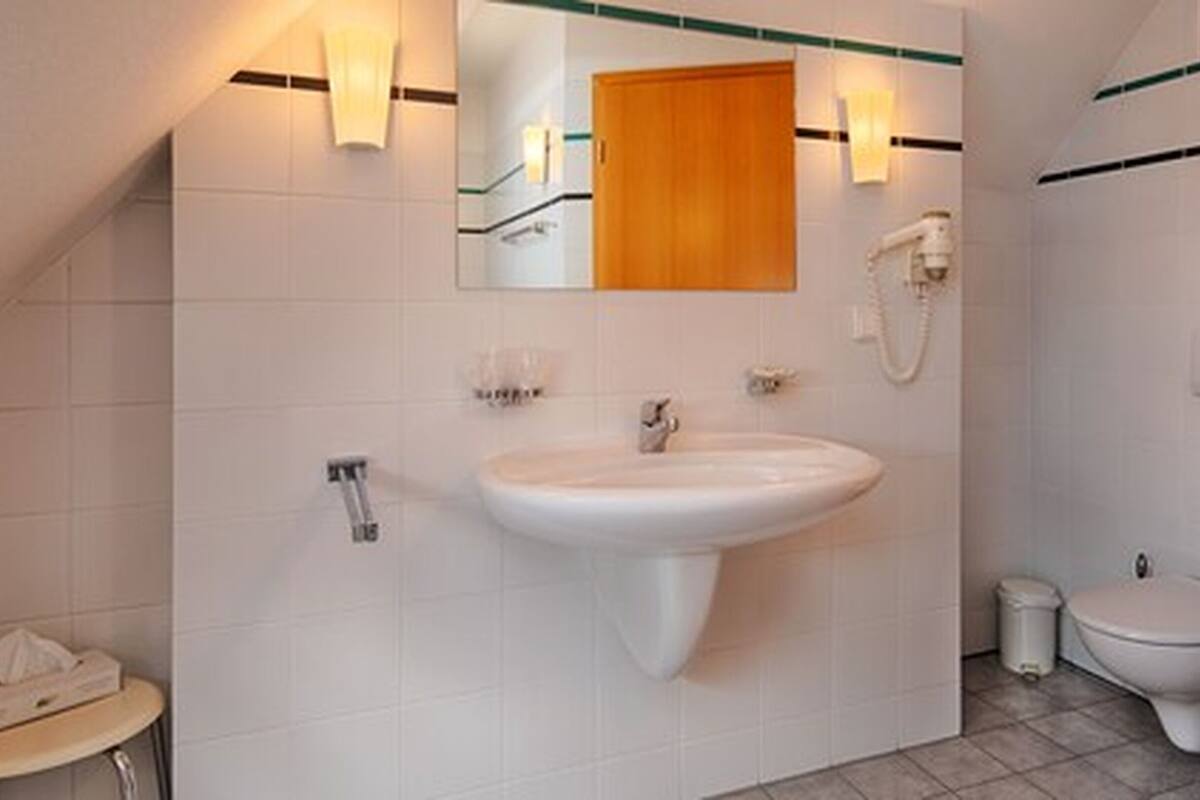 comfort duplex | bathroom sink