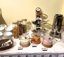 Café da manhã com buffet diário (EUR 14.50 por pessoa) 