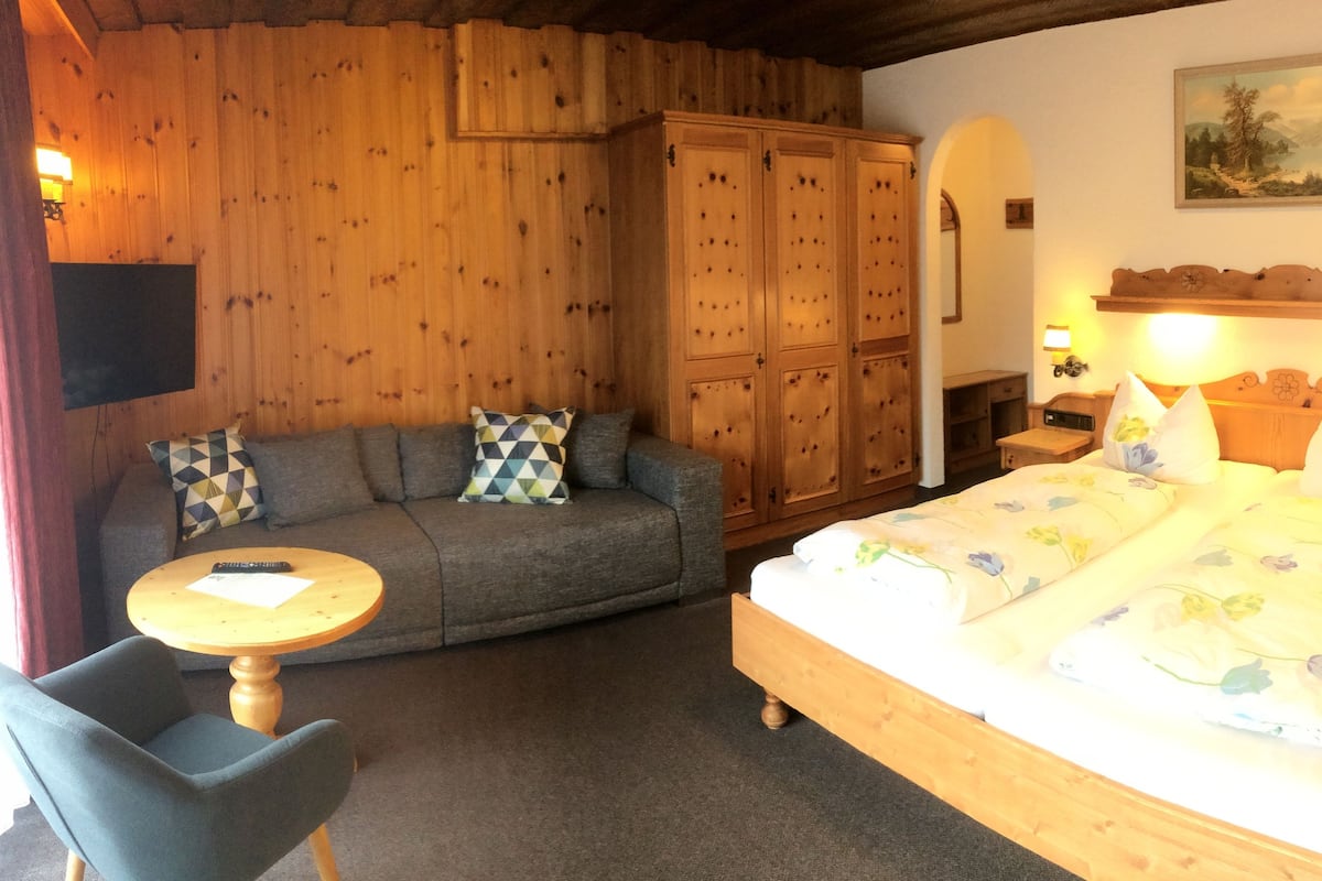 Doppelzimmer Standard | 1 多间卧室、防过敏的被褥、免费 WiFi、特色装修