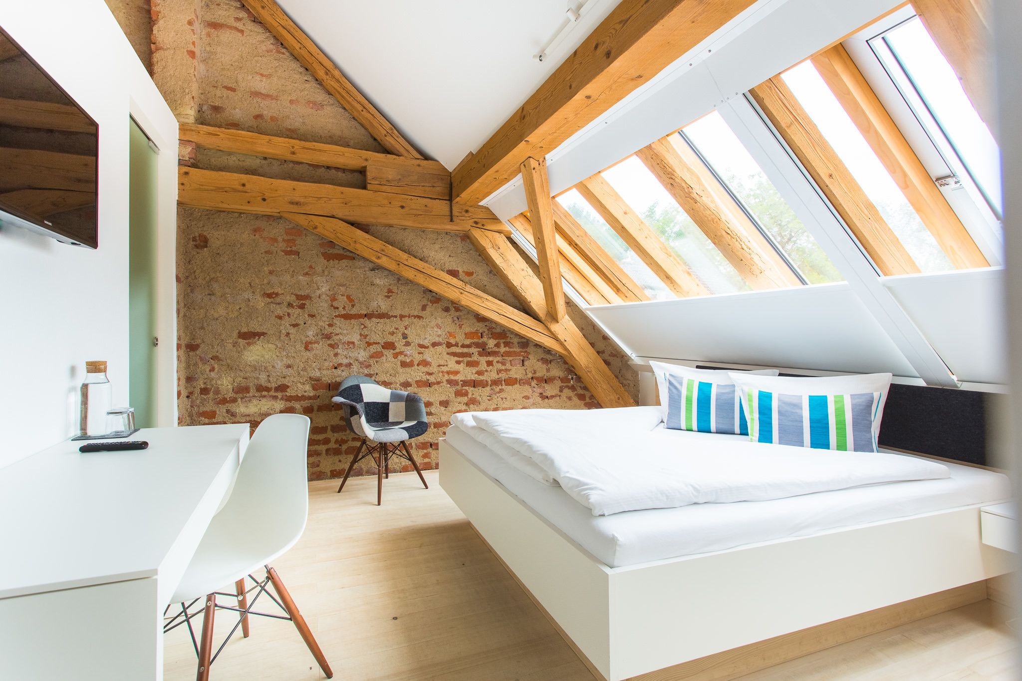 standard double room | in-room safe, desk, cots/infant beds, rollaway beds