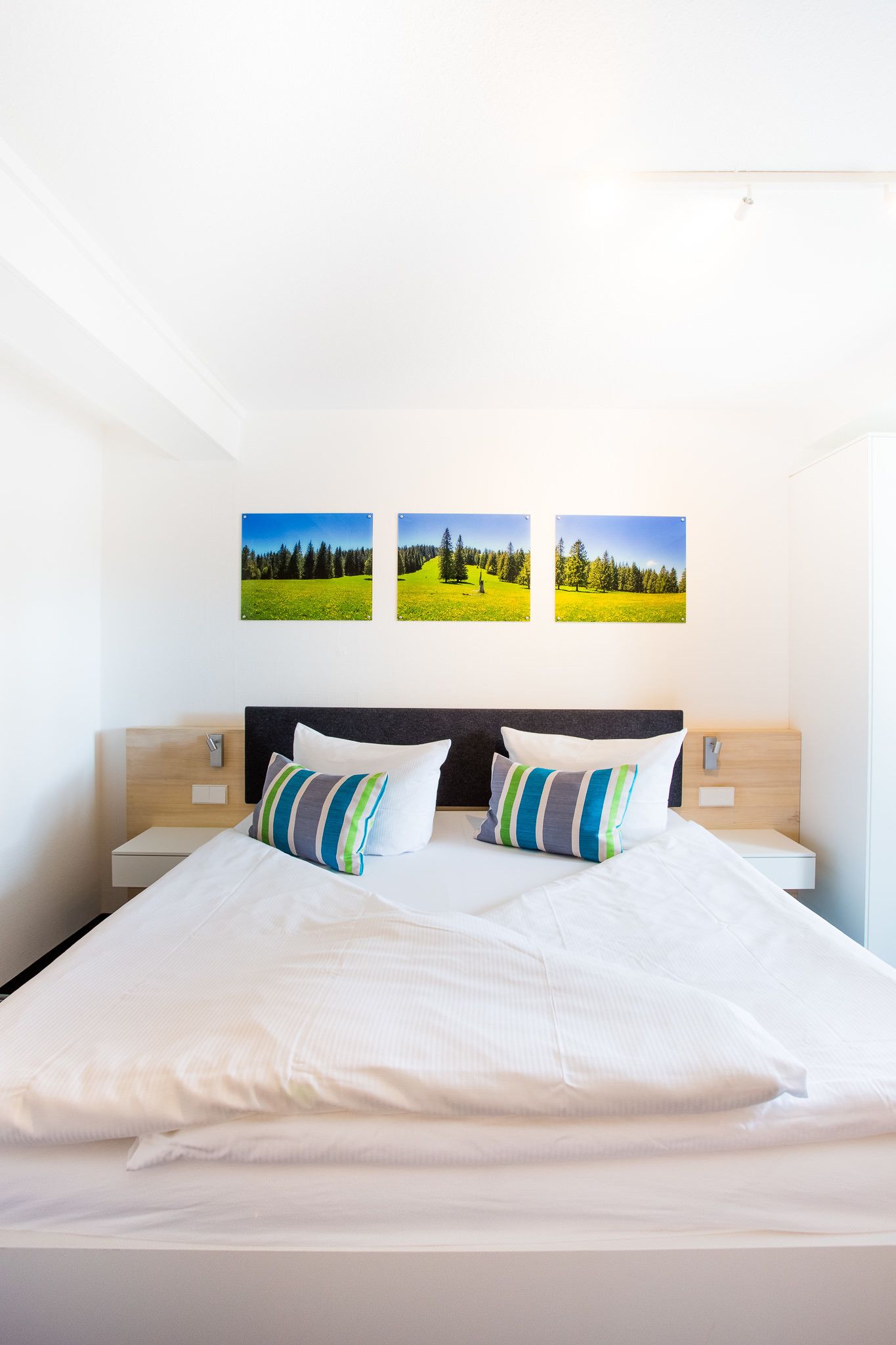 standard double room | in-room safe, desk, cots/infant beds, rollaway beds