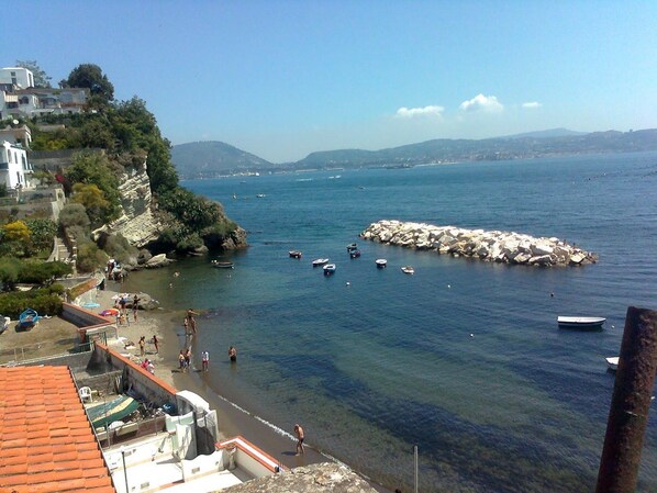 Beach nearby - La Rada B&B (Bacoli)