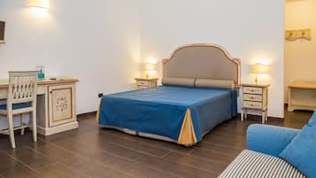 Minibar, caja de seguridad en la habitación, escritorio y camas extra