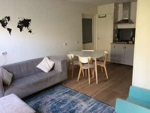 House, Accessible, Courtyard View | Living area | Flat-screen TV