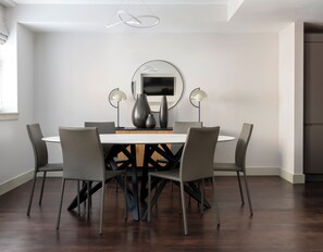Maison | Restauration dans la chambre