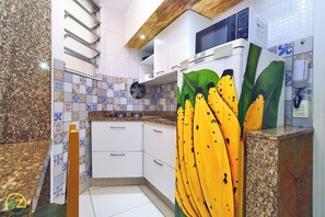 Fridge, microwave, oven, stovetop - MZapartments Prado LB1001 (Rio de Janeiro)