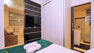 Iron/ironing board, free WiFi, bed sheets