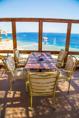 4 restaurants, breakfast, lunch, dinner served; international cuisine