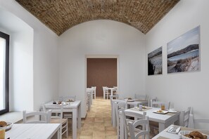 Bar (on property) - Villa Santadi Hotel (Santadi)