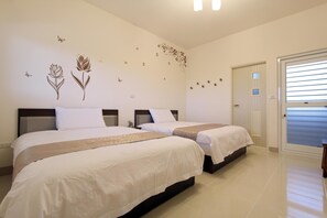 A hotel room with two beds, a large window with blinds, and decorative wall stickers. - The Green Mile Field B&B (Ji'an)