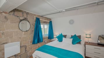 Apartment, 1 Bedroom | Premium bedding, iron/ironing board, cribs/infant beds, free WiFi