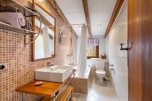 Apartment Luna | Bathroom | Free toiletries, hair dryer, bathrobes, slippers