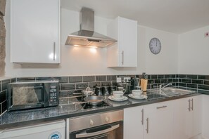 Apartment, 1 Schlafzimmer | Eigene Küche | Kühlschrank, Mikrowelle, Ofen, Herdplatte