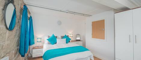 Apartment, 1 Bedroom | 1 bedroom, premium bedding, iron/ironing board, cots/infant beds