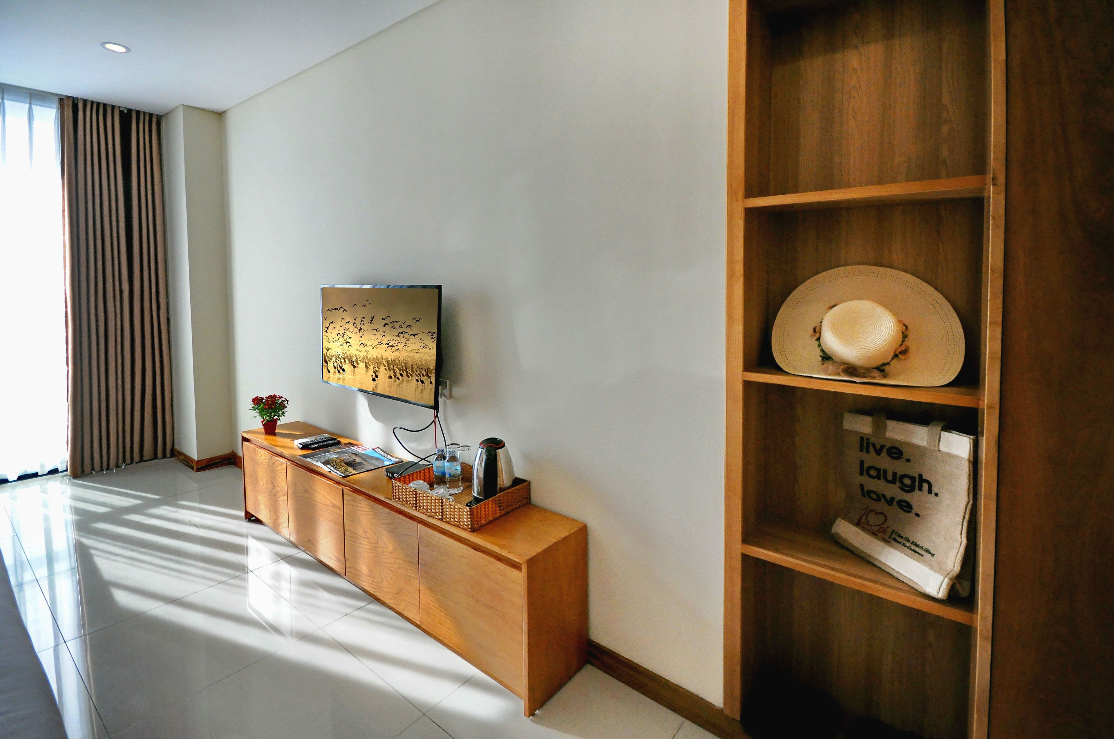 senior apartment, 1 bedroom, balcony | 1 bedroom, egyptian cotton sheets, premium bedding, desk