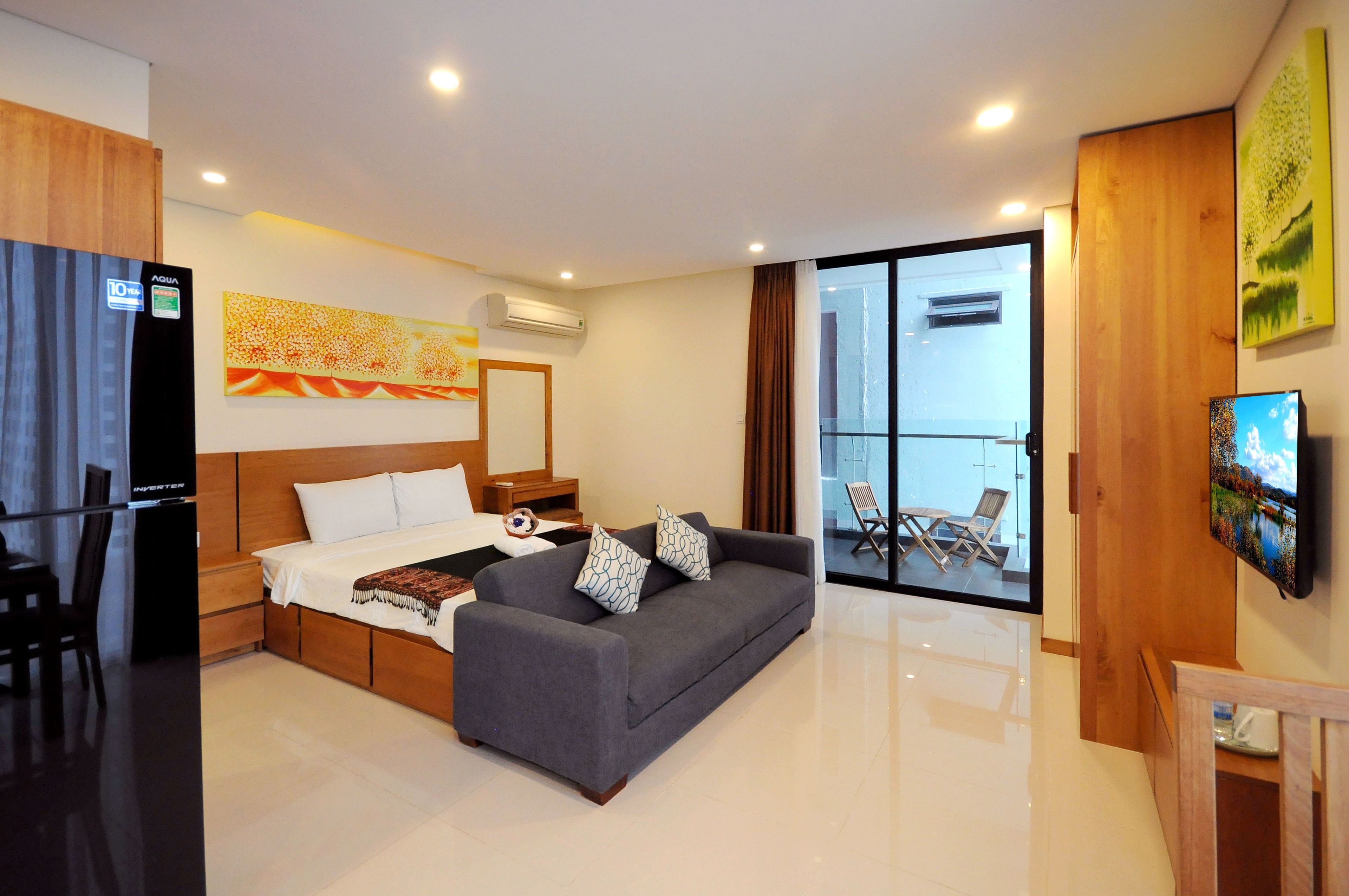 deluxe studio | 1 bedroom, egyptian cotton sheets, premium bedding, desk