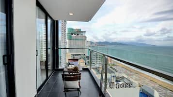 Panoramic Apartment, 2 Queen Beds, Ocean View, Corner | Beach/ocean view