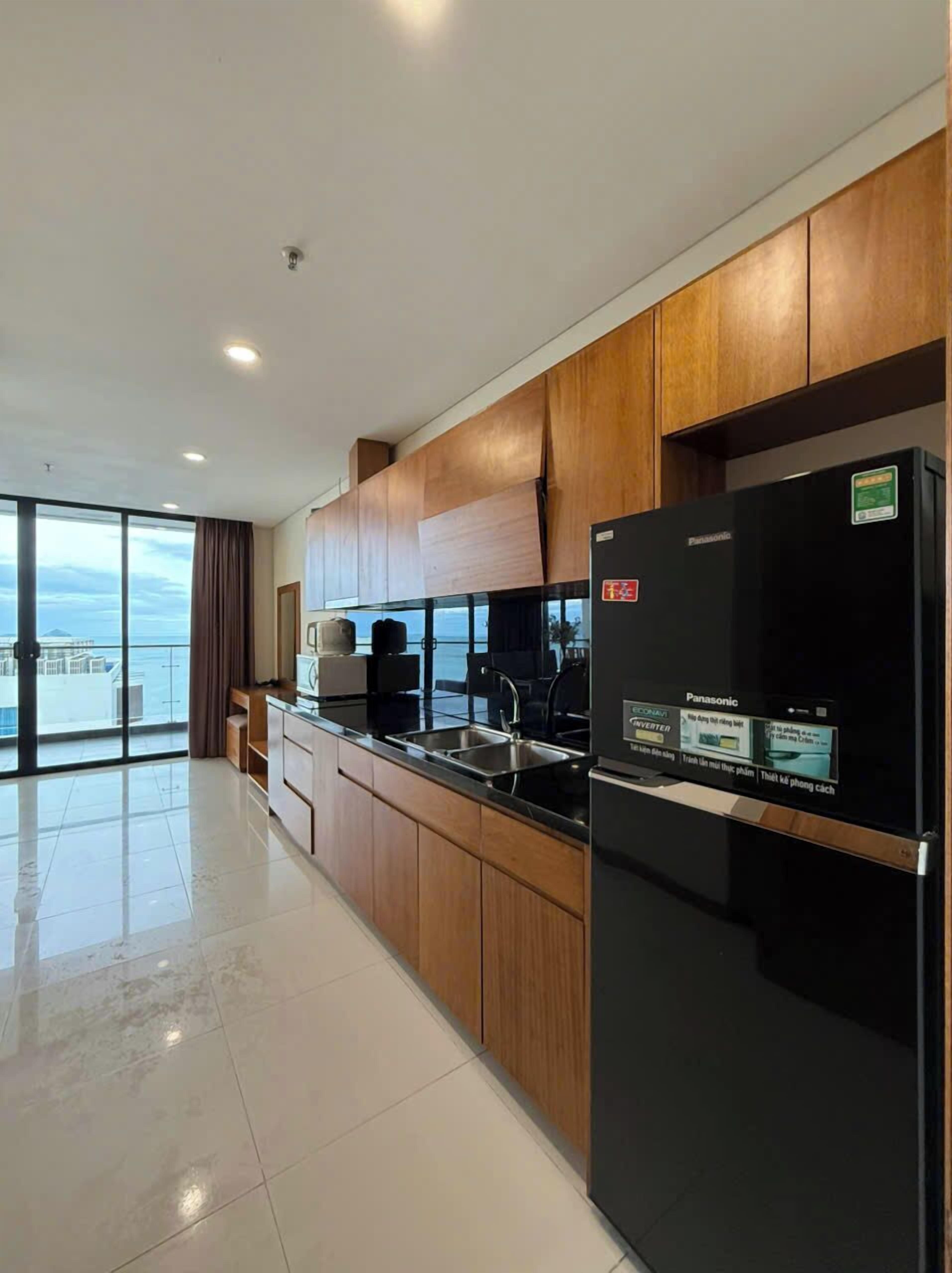executive apartment, 1 bedroom, balcony, ocean view | private kitchen | fridge, microwave, electric kettle, cookware/dishes/utensils