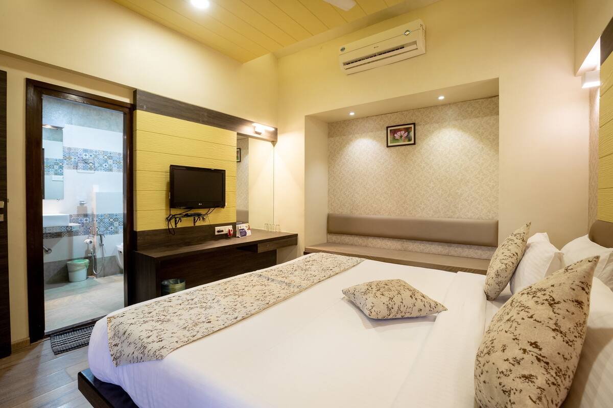 Penthouse | 2 bedrooms, in-room safe, iron/ironing board, free WiFi