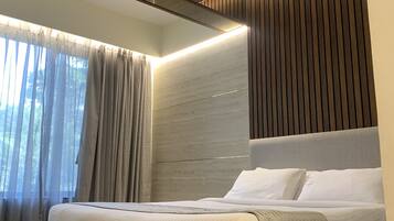 2 bedrooms, in-room safe, iron/ironing board, free WiFi