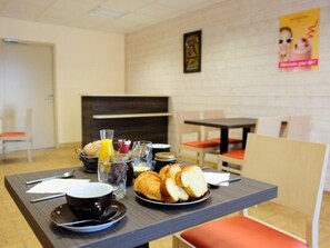 Free daily continental breakfast