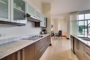 Comfort Apartment, 2 Bedrooms, Non Smoking | Private kitchen