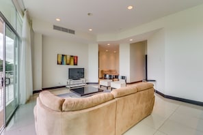 Comfort Apartment, 2 Bedrooms, Non Smoking | Living area
