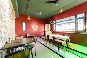 Lobby sitting area - Sea Breeze B&B (Ji'an)