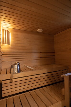 Mökki, 2 makuuhuonetta, sauna | Kylpyhuone | Suihku, ilmaiset hygieniatuotteet, hiustenkuivaaja, pyyhkeet