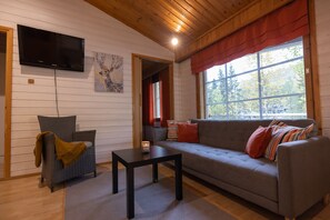 Mökki, 2 makuuhuonetta, sauna | Silitysrauta/-lauta, ilmainen Wi-Fi, vuodevaatteet