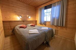 Mökki, 1 makuuhuone, sauna | Silitysrauta/-lauta, ilmainen Wi-Fi, vuodevaatteet