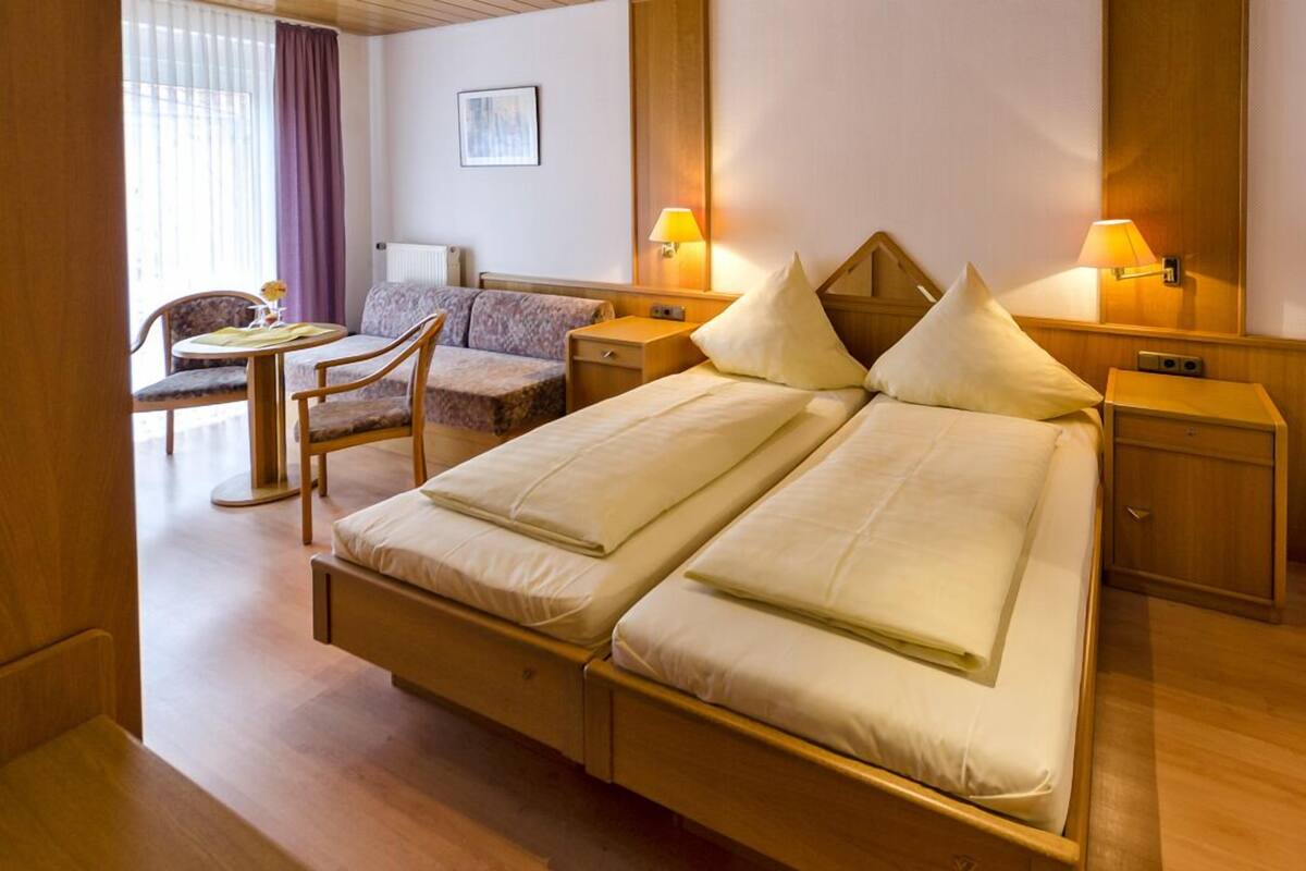 triple room | desk, free wifi, bed sheets