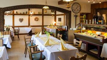 Buffet breakfast for a fee on weekends