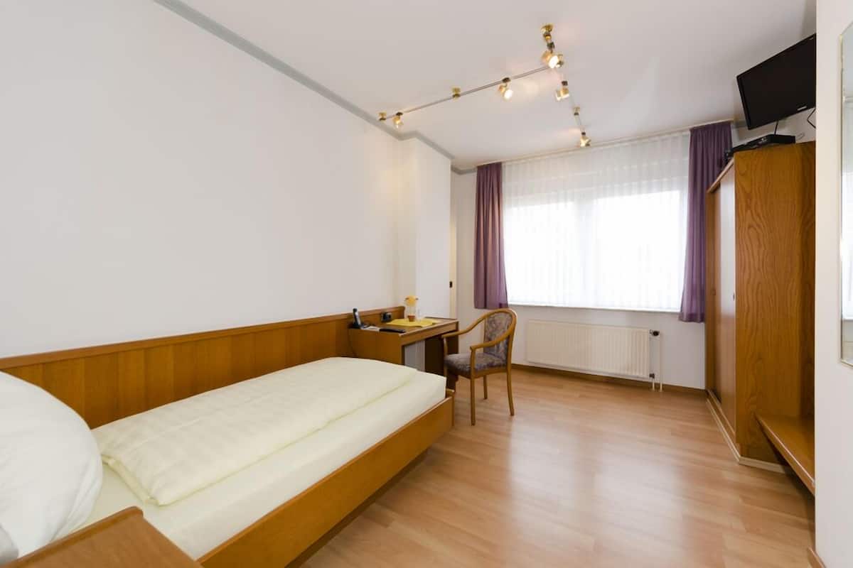 ห้องซิงเกิล | โต๊ะทำงาน, Wi-Fi ฟรี, ผ้าปูที่นอน