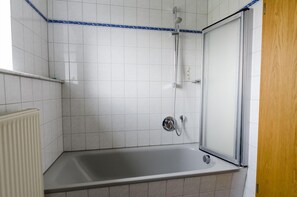 Single Room | Desk, free WiFi, bed sheets - Landhotel Hamburger Hof (Söhlde)