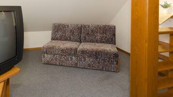 Quadruple Room | Desk, free WiFi, bed sheets