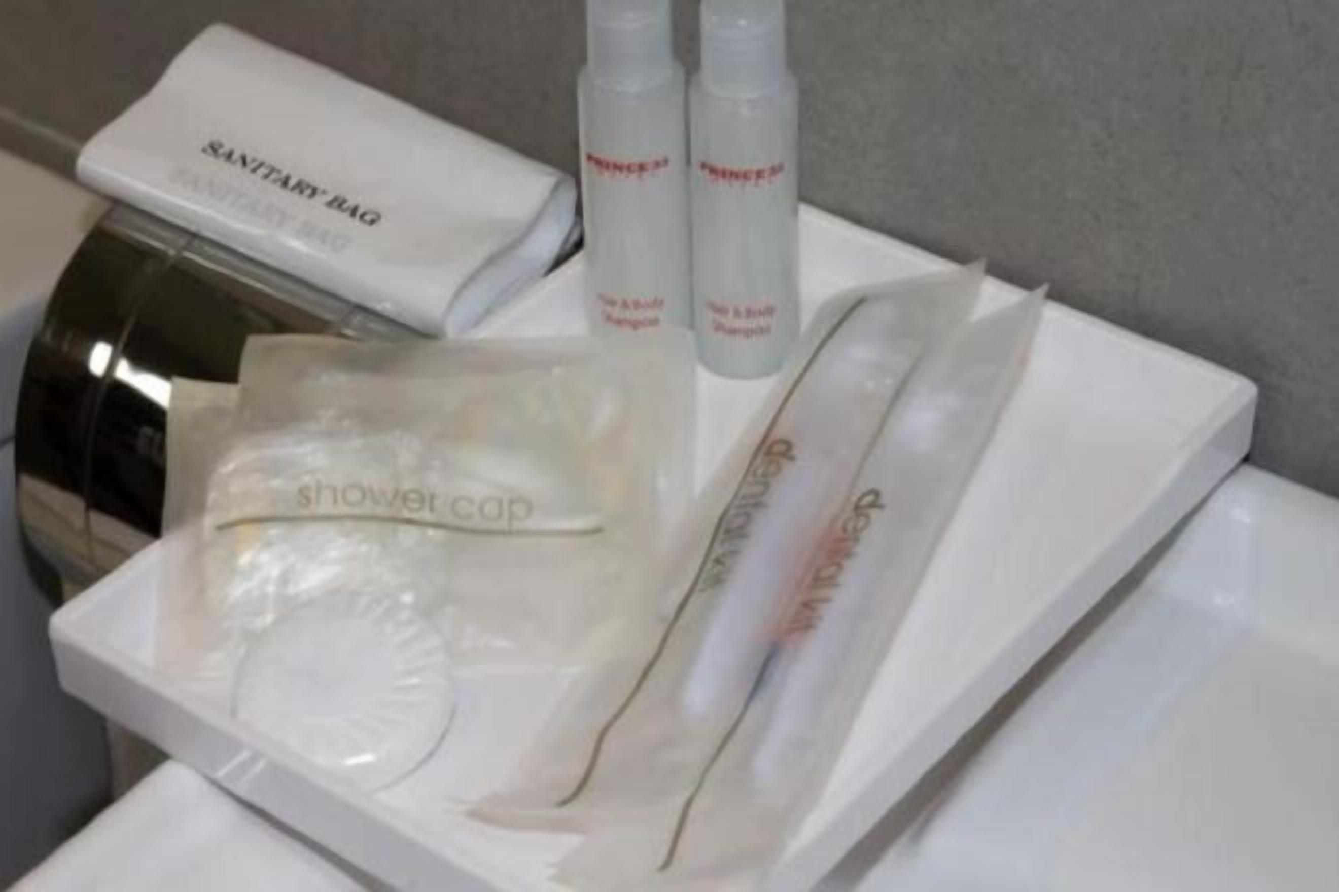 Bathroom amenities | Shower, free toiletries, hair dryer, slippers