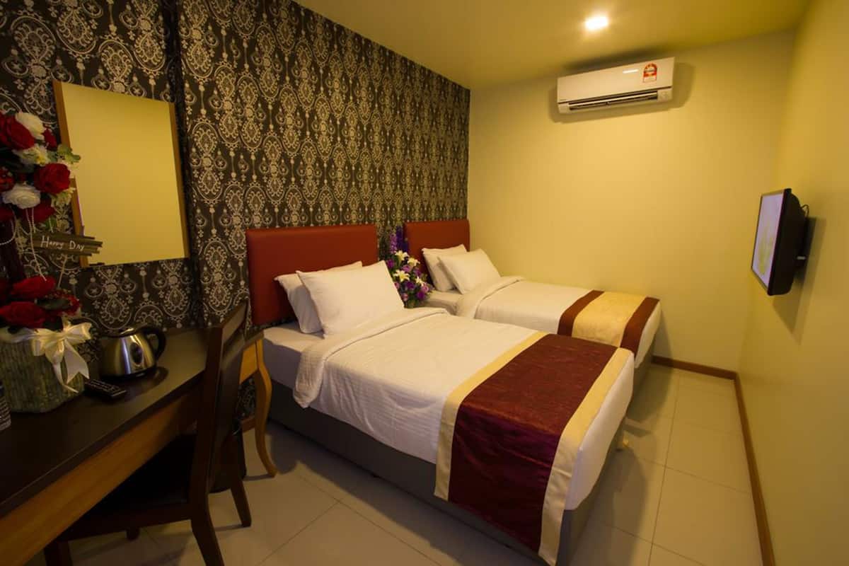 Executive Twin Room | Desk, iron/ironing board, free WiFi