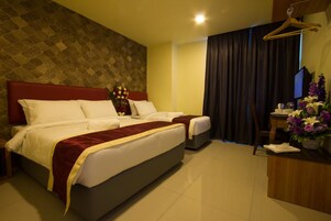 Habitación familiar (Deluxe) | Escritorio, tabla de planchar con plancha, wifi gratis