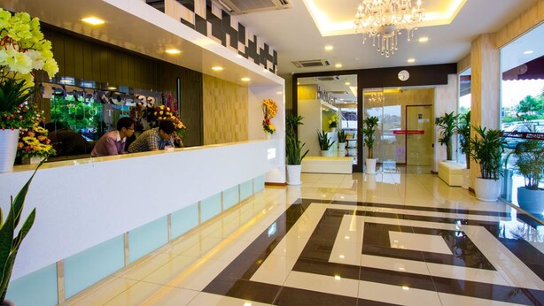 A hotel lobby with a reception desk, a chandelier, and potted plants. - Prince 33 Hotel (Johor Bahru)