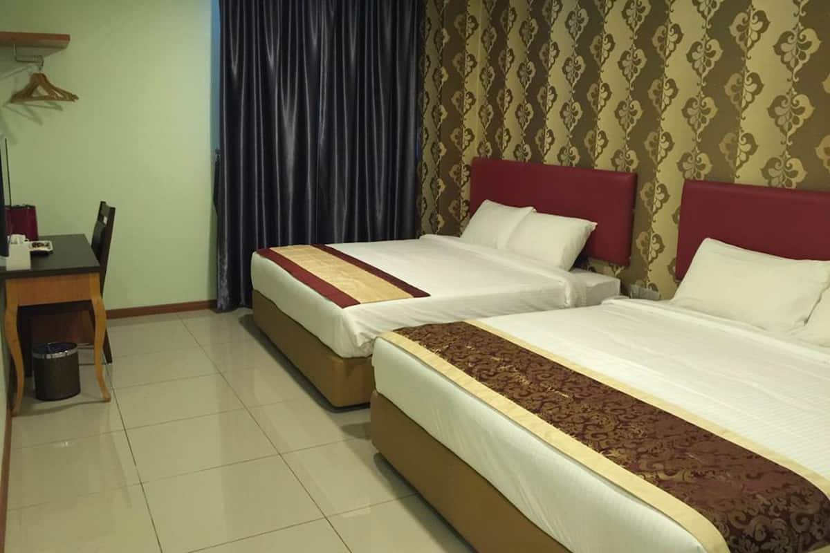 Family Suite (S-FSSC) | Desk, iron/ironing board, free WiFi