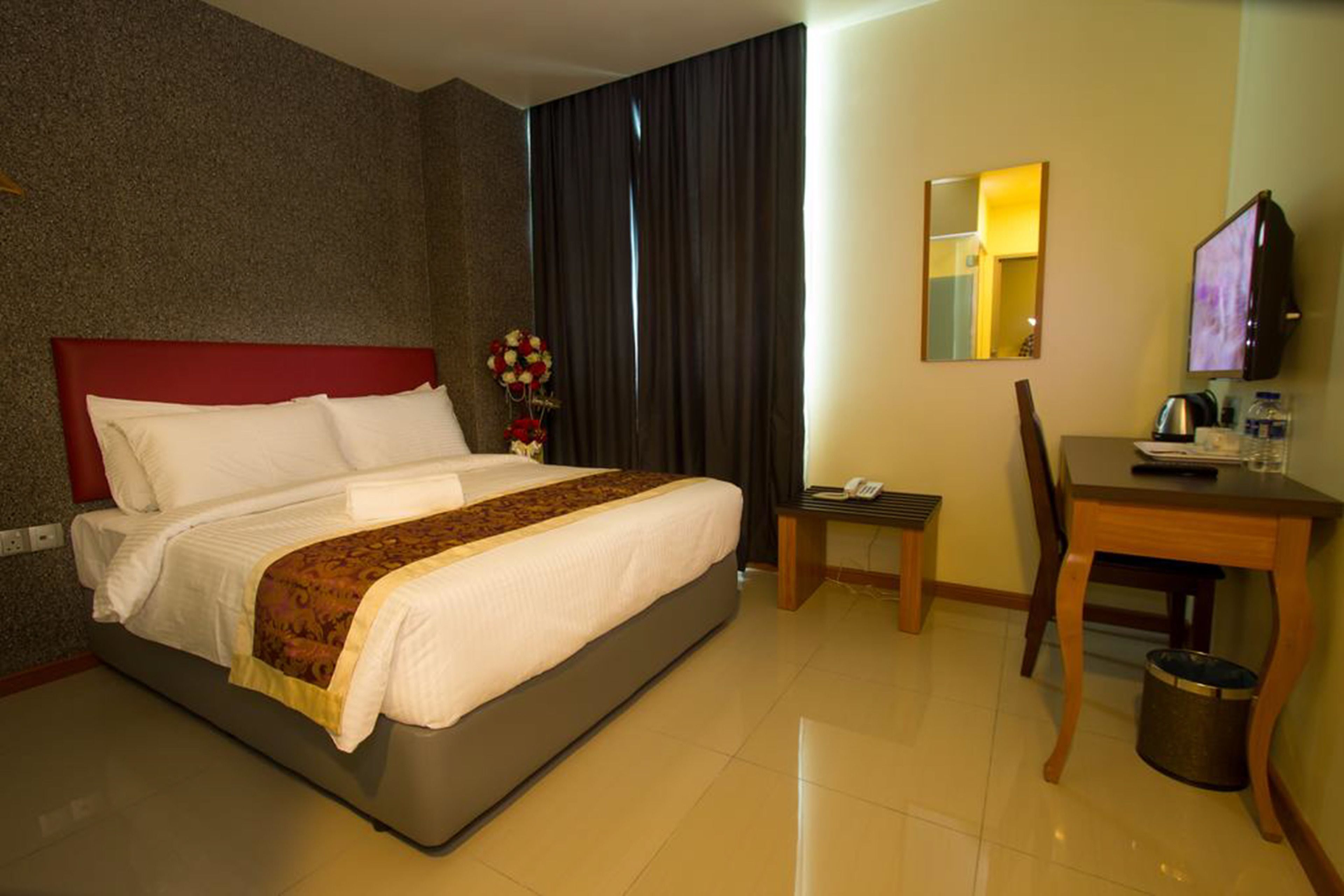 Skrivebord, strykejern/-brett og wi-fi (inkludert)