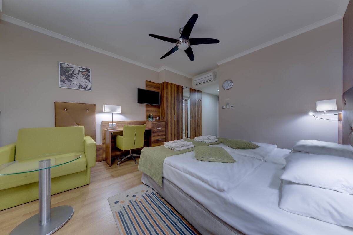 In-room safe, desk, soundproofing, free WiFi