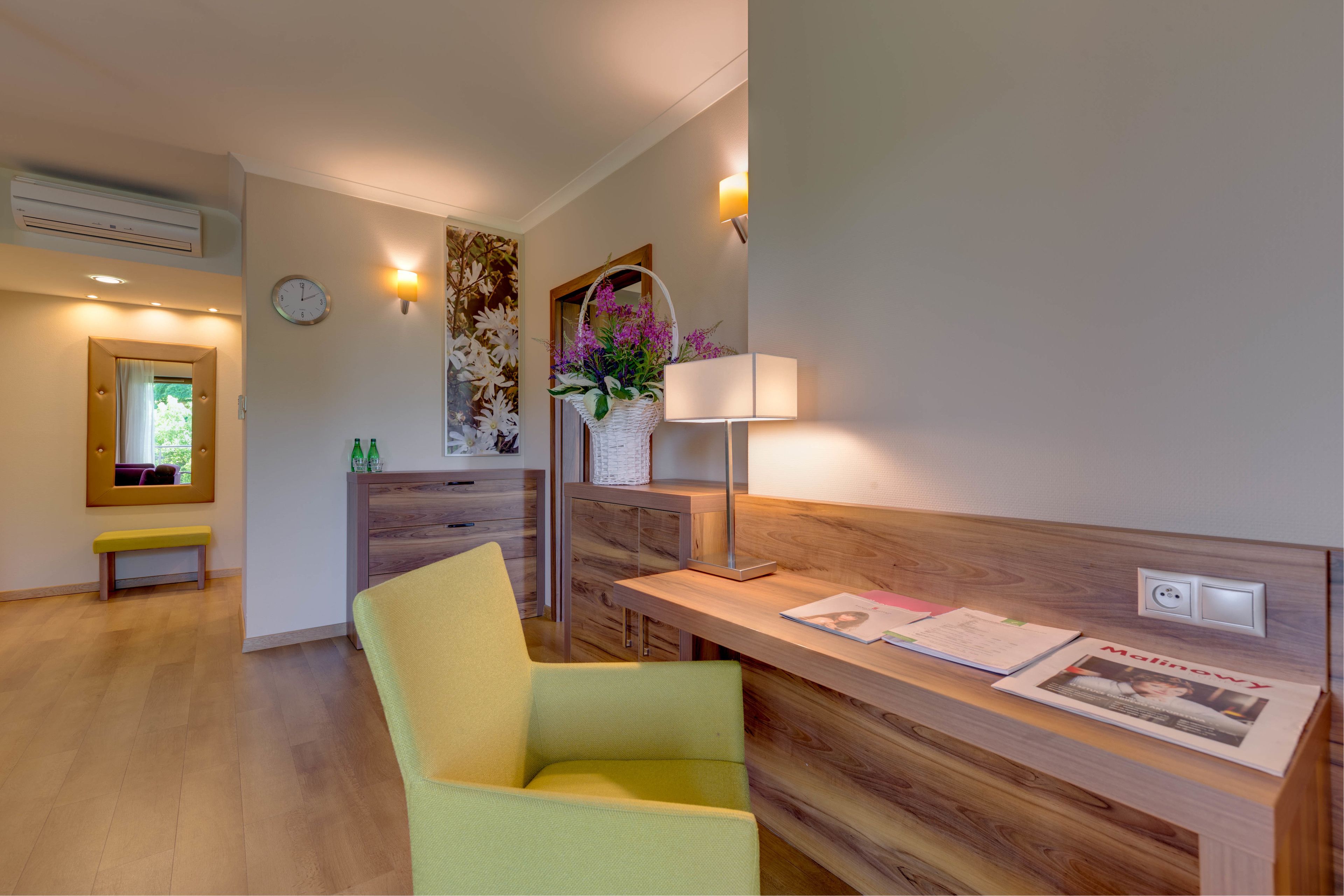 deluxe suite | in-room safe, desk, soundproofing, free wifi