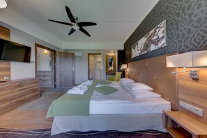 Deluxe Suite | In-room safe, desk, soundproofing, free WiFi