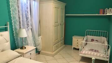Family Double Room | Desk, free WiFi, bed sheets
