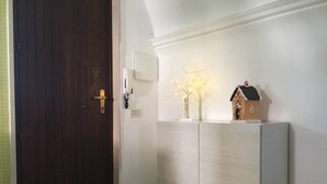 雙人房 | 起居區 | 平面電視