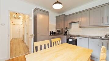 Appartement, 2 chambres | 2 chambres, fer et planche à repasser, Wi-Fi gratuit, draps fournis