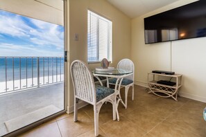 Apartment, 1 Schlafzimmer, Küche, Meerblick | Essbereich im Zimmer